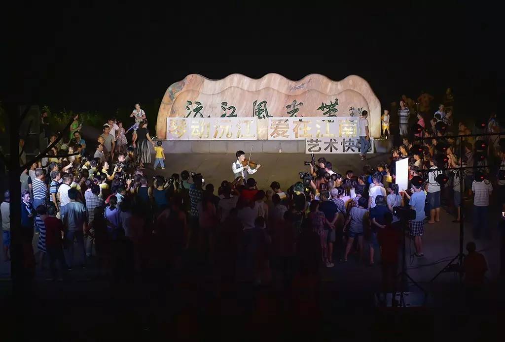 耳朵會懷孕，與藝術(shù)快閃的完美場遇