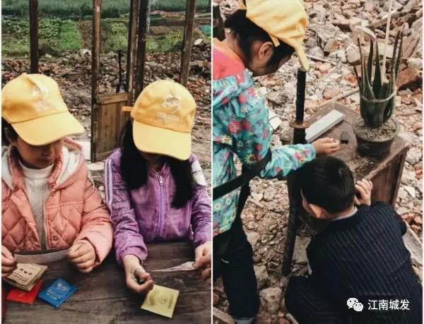 △ 學生仔細端詳已經(jīng)不再使用的各種紙質(zhì)老證件 △ 觀展學生對播放的聲音場特別好奇，蹲下認真?zhèn)榷鷥A聽