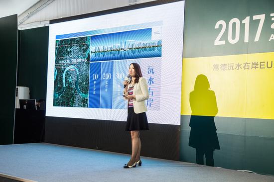 常德市江南城市發(fā)展有限公司董事副總經理谷穗則為現場觀眾介紹了這個投資超過200億元、面積300萬平方、持續(xù)建設8到10年的沅水右岸如何建構城市·人·生活三者之間的關系